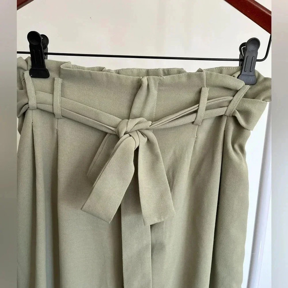 5/20$ Simplee  paper bag sauge pants - Picture 2 of 6